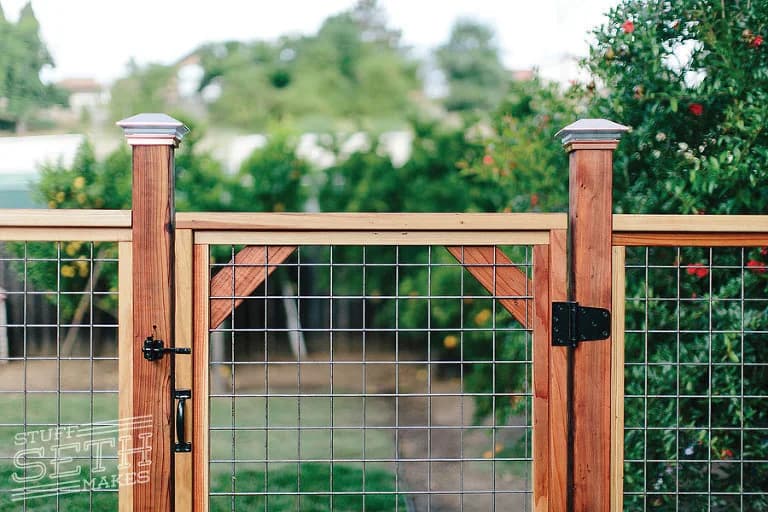 Site access gate with mesh panels